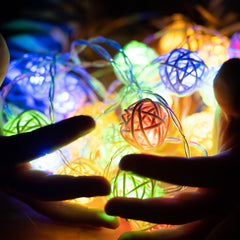 Dekorative bunte Lichterketten – perfekte Beleuchtung für Partys, Wohnzimmer und kreative Dekoration.