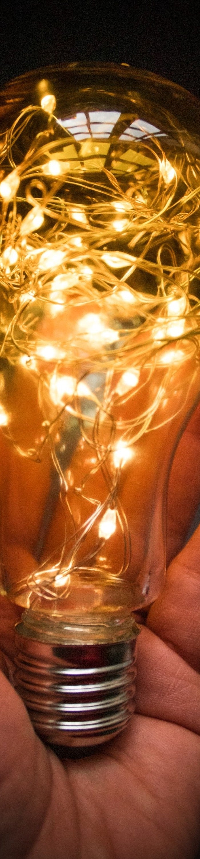 Dekorative LED Leuchtmittel in Glühbirnenform – warmweißes Licht für stimmungsvolle Beleuchtung