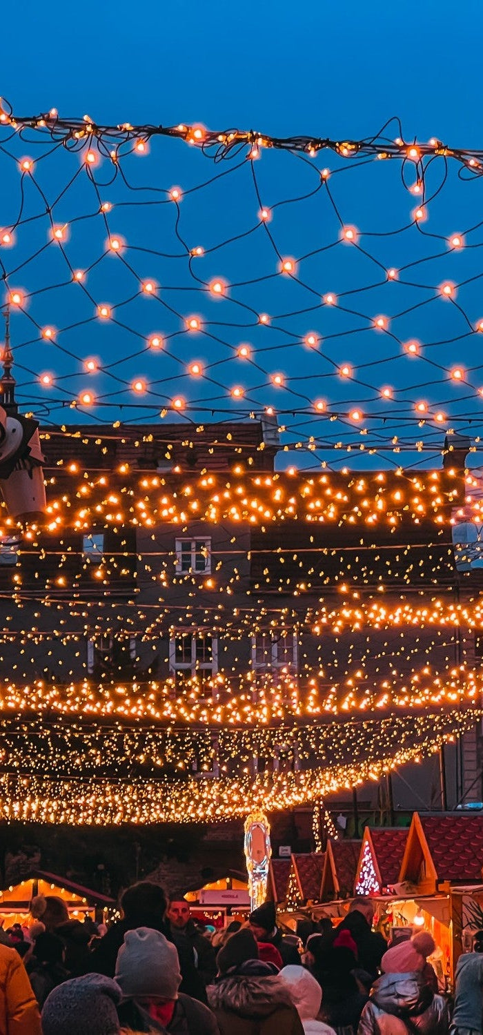 Festliche Weihnachtslichterketten auf dem Weihnachtsmarkt – Außenbeleuchtung und stimmungsvolle Dekoration bei Lichterkettenwelt