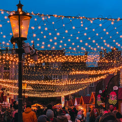 Festliche Weihnachtslichterketten auf dem Weihnachtsmarkt – Außenbeleuchtung und stimmungsvolle Dekoration bei Lichterkettenwelt