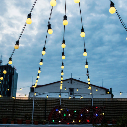 Lichterkette zu vermieten 10M mit 20 Matt Glühlampen-LEDs, Schwarzes Kabel, Warm Licht, Verbindbar 50M, für Außen