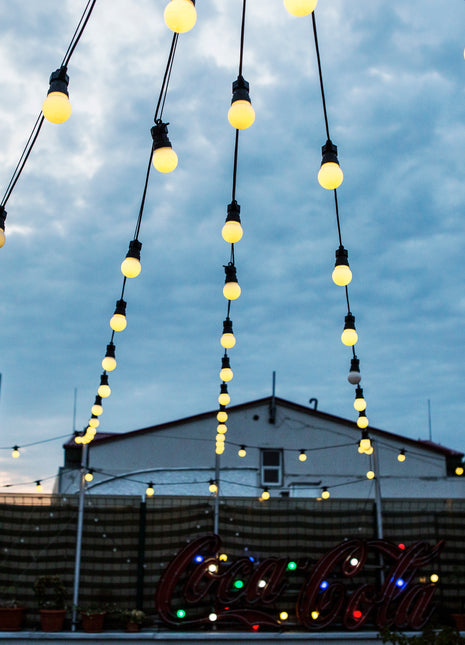 Lichterkette zu vermieten 10M mit 20 Matt Glühlampen-LEDs, Schwarzes Kabel, Warm Licht, Verbindbar 50M, für Außen