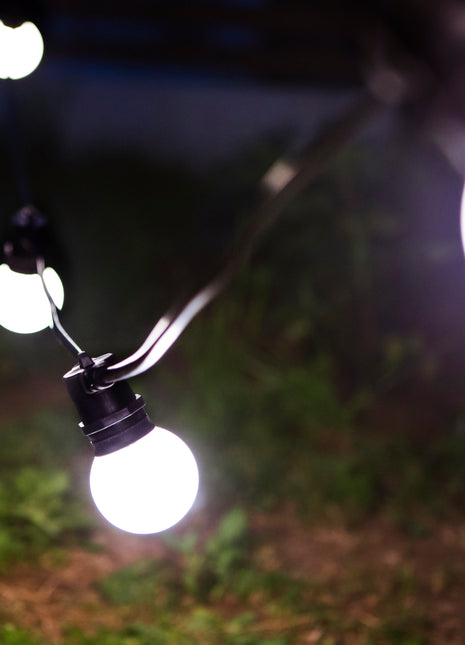 Lichterkette 10M mit 20 LED-Lampen, E27, 2.4W, Kunststoff, Schwarzes Kabel, Verbindbar 200M, für Außen