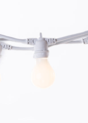Lichterkette 5M mit 10 Mattweiß LED-Birnen A60, E27, 3W, Kunststoff, Dimmbar, Weißes Kabel, Verbindbar 330M, für Außen