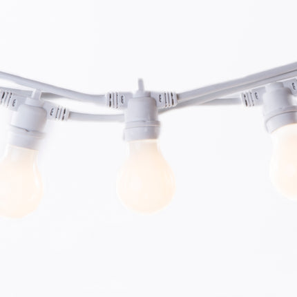 Lichterkette 5M mit 10 Mattweiß LED-Birnen A60, E27, 3W, Kunststoff, Dimmbar, Weißes Kabel, Verbindbar 330M, für Außen
