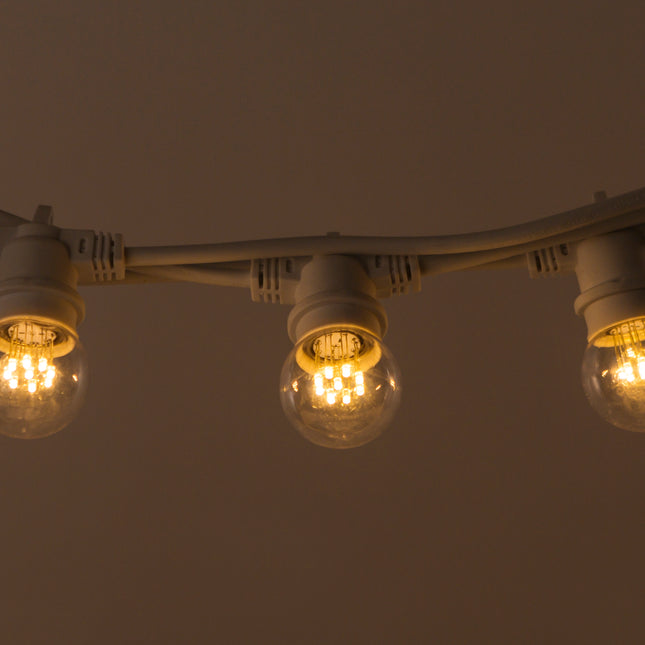 Lichterkette 5M mit 10 Lampen mit 9 LEDs, E27 1W, Dimmbar, Weißes Kabel, Warm Licht, Verbindbar 1000M, für Außen