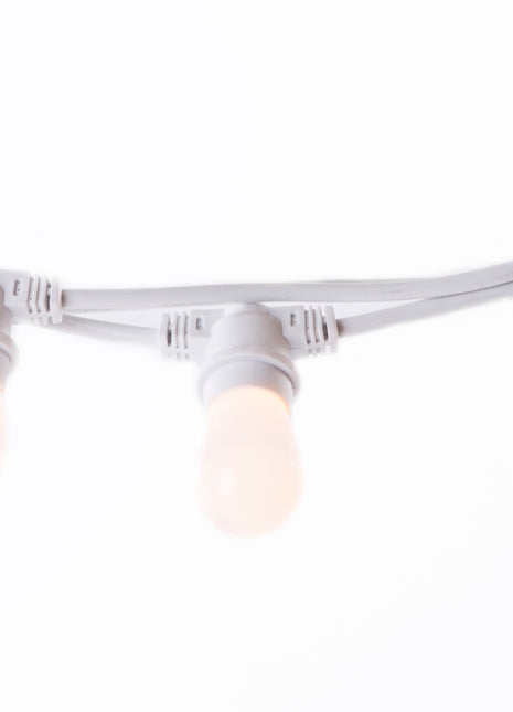 Lichterkette 5M mit 10 Mattweiß LED-Birnen, E27, 1W, Kunststoff, Dimmbar, Weißes Kabel, Verbindbar 1000M, für Außen