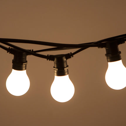 Lichterkette 10M mit 20 Mattweiß LED-Birnen, E27, 4W, Schwarzes Flachkabel/Rundkabel, Warm Licht, Verbindbar 120M, für Außen
