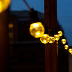 GL293 - Lichterkette 15M mit 30 Klar LED-Lampen mit Zeitschalter, Schwarzes Kabel