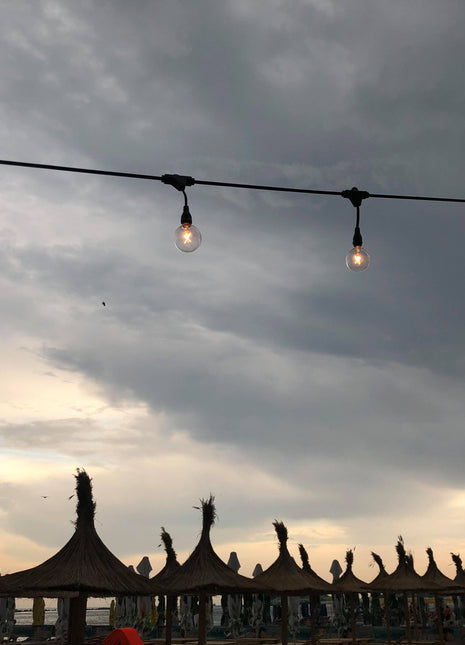 Lichterkette mit Pendel 10M mit 20 + 5 Glühlampen E12 7W, Dimmbar, Schwarzes Kabel, Warm Licht, Verbindbar 50M, für Außen