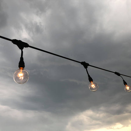 Lichterkette mit Pendel 10M mit 20 + 5 Glühlampen E12 7W, Dimmbar, Schwarzes Kabel, Warm Licht, Verbindbar 50M, für Außen