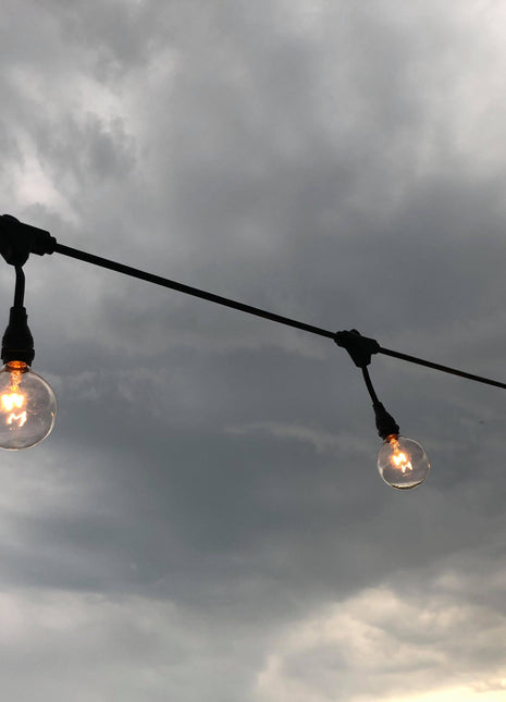 Lichterkette mit Pendel 10M mit 20 + 5 Glühlampen E12 7W, Dimmbar, Schwarzes Kabel, Warm Licht, Verbindbar 50M, für Außen