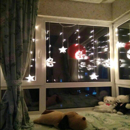 Lichtervorhang 2,5M mit 12 Hängelichter Mond und Sterne mit 138 LEDs, 8 Programmen, Durchsichtig Kabel, Verbindbar 12M, für Außen