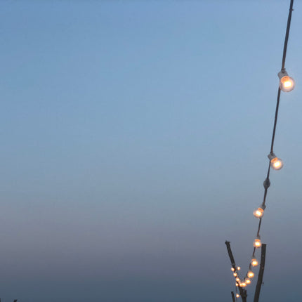 Lichterkette 5M mit 10 Speziellen Lampen-LEDs, Weißes Kabel, Warm Licht, Verbindbar 1000M, für Außen