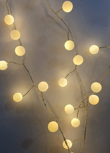 Dekorative Lichtervorhang 3,3M × 0,6M, 200 Kugeln mit LEDs, Silberdraht mit 8 Programmen, Warm Licht, Strombetrieben