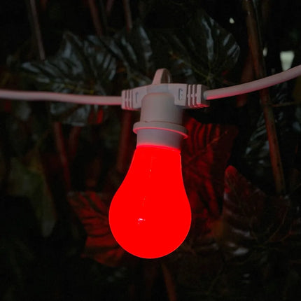 Außenlichterkette mit schwarzem Kabel und roten LED-Leuchtmitteln
