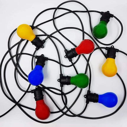 Außenlichterkette mit schwarzem Kabel und roten LED-Leuchtmitteln