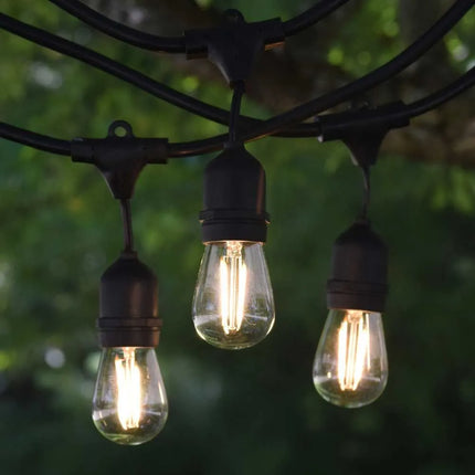 Außenlichterkette mit ST45 LED-Filamentlampen und extra warmweißem Licht
