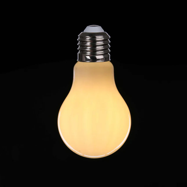 Mattweißes LED-Leuchtmittel A60 mit warmweißem Licht für Außenlichterketten