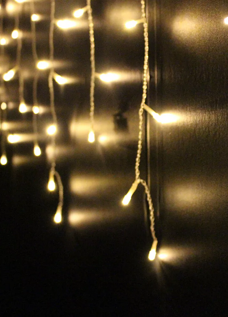 Lichtervorhang 5m mit 216 LEDs und 36 Aufhängeschnüre, Durchsichtig Kabel, Warm Licht, Verbindbar 40M, für Außen