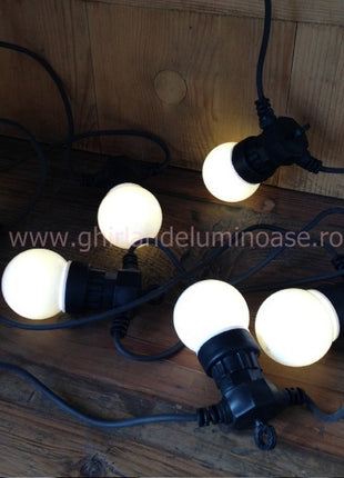 Lichterkette zu vermieten 10M mit 20 Matt Glühlampen-LEDs, Schwarzes Kabel, Warm Licht, Verbindbar 50M, für Außen