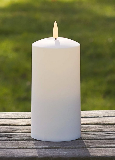 LED Kerze 7,5 x 13 cm Realistische Flamme mit Timerfunktion und Fernbedienung, Batteriebetrieben