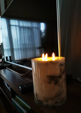 LED Marmor Kerze mit 3 Dochte, Realistische Flamme, Warm Licht, mit Batterien und Fernbedienung