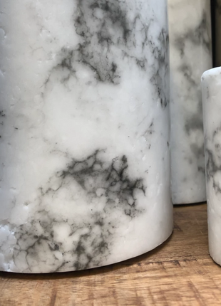 LED Marmor Kerze mit 3 Dochte, Realistische Flamme, Warm Licht, mit Batterien und Fernbedienung