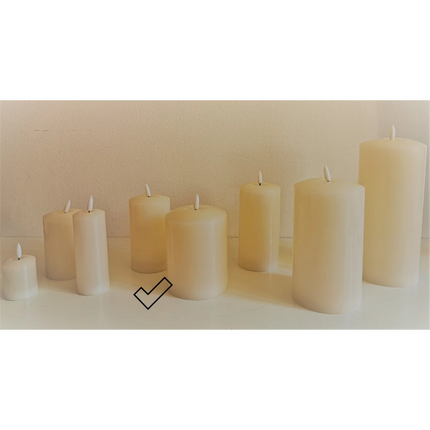 LED Kerze 7,5 x 17,5 cm Realistische Flamme mit Timerfunktion und Fernbedienung, Batteriebetrieben