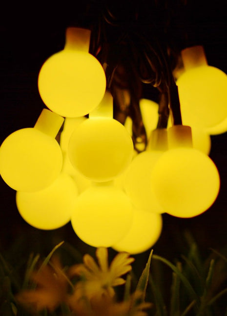 Solar Lichterkette 5M mit 50 Kugeln-LEDs, Dunkelgrün Kabel, Warm Licht, für Außen