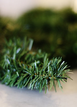 Weihnachtsgirlande 5M Tannengirlande mit 100 Mini-LEDs, Warm Licht, mit Batterien, für Außen