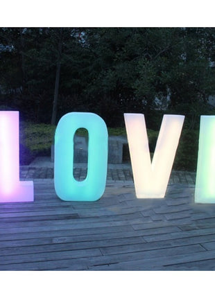 LOVE RGB 81 cm Beleuchtete volumetrische Buchstaben mit Fernbedienung