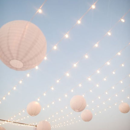 Lichterkette 5M mit 10 Mattweiß LED-Birnen A60, E27, 3W, Kunststoff, Dimmbar, Weißes Kabel, Verbindbar 330M, für Außen