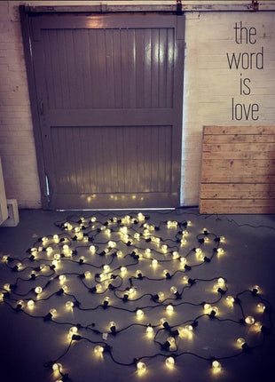 Lichterkette 10M mit 20 LED-Lampen, Schwarzes Kabel, Natürliche Licht, Verbindbar 30M, für Außen