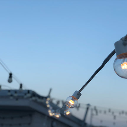 Lichterkette 10M mit 20 Speziellen Lampen-LEDs, Weißes Kabel, Warm Licht, Verbindbar 1000M, für Außen