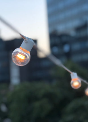 Lichterkette 5M mit 10 Speziellen Lampen-LEDs, Weißes Kabel, Warm Licht, Verbindbar 1000M, für Außen