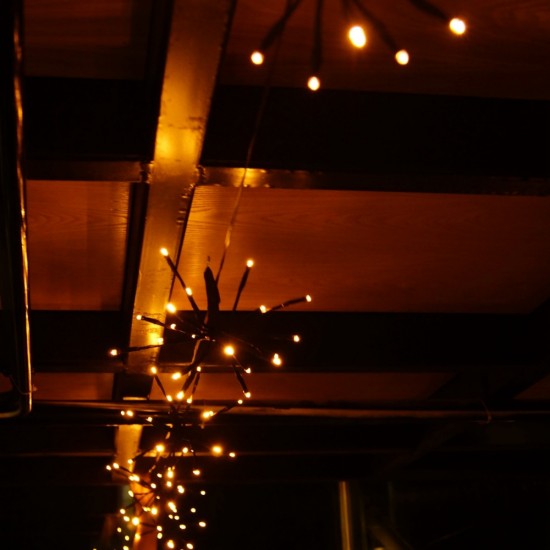 Lichtervorhang 2M mit 100 Mini-LEDs Feuerwerk, Schwarzes Kabel, Warm Licht, für Außen