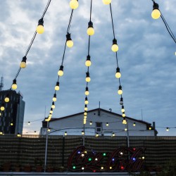 Lichterkette zu vermieten 10M mit 20 Matt Glühlampen-LEDs, Schwarzes Kabel, Warm Licht, Verbindbar 50M, für Außen